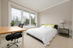 Deluxe Ensuite in Luxury House Near UBC